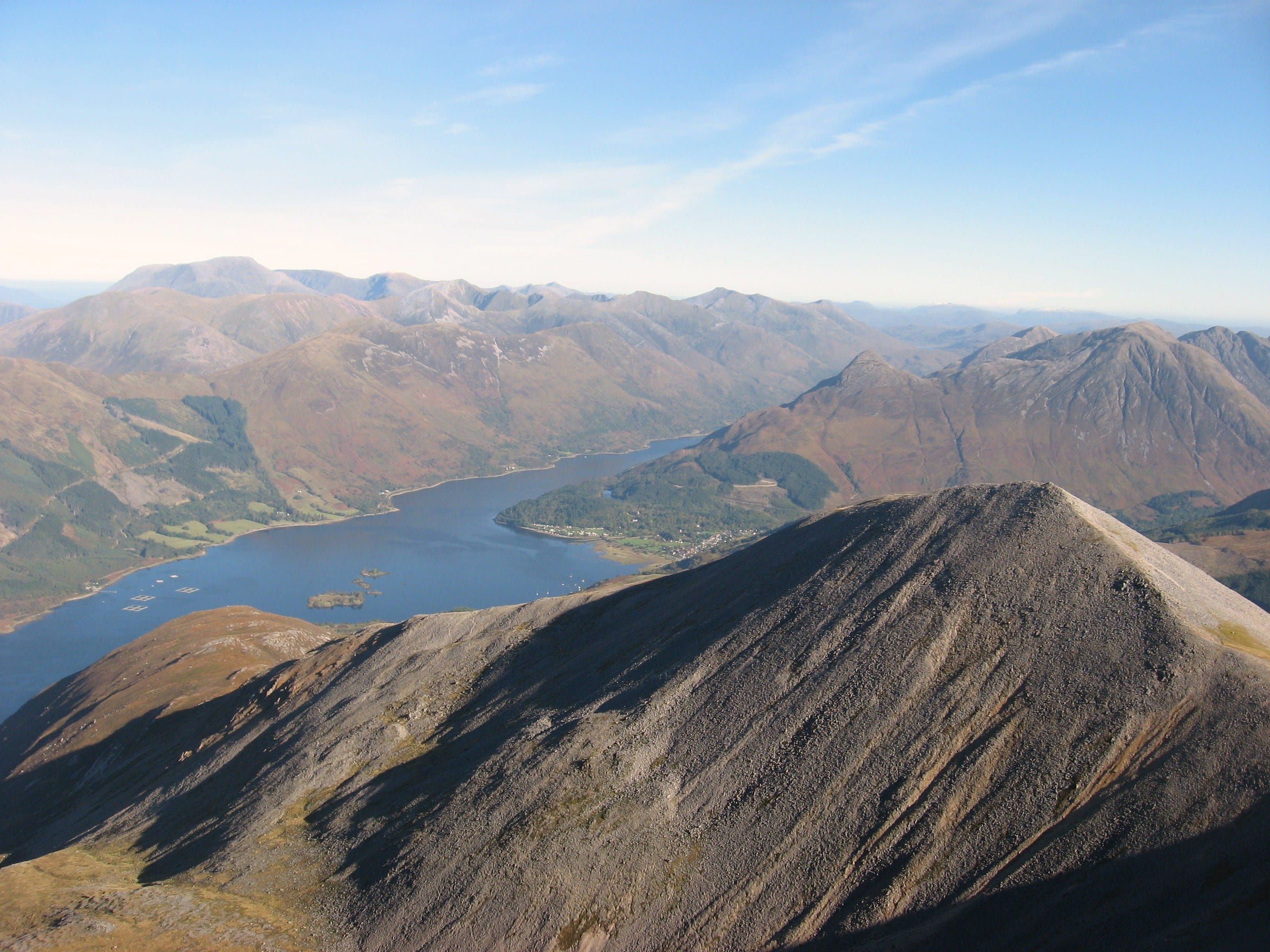 PERFECT CURVES: The view to Loch Leven and the Mamores over Sgorr Bhan from the summit of Sgorr Dhearg