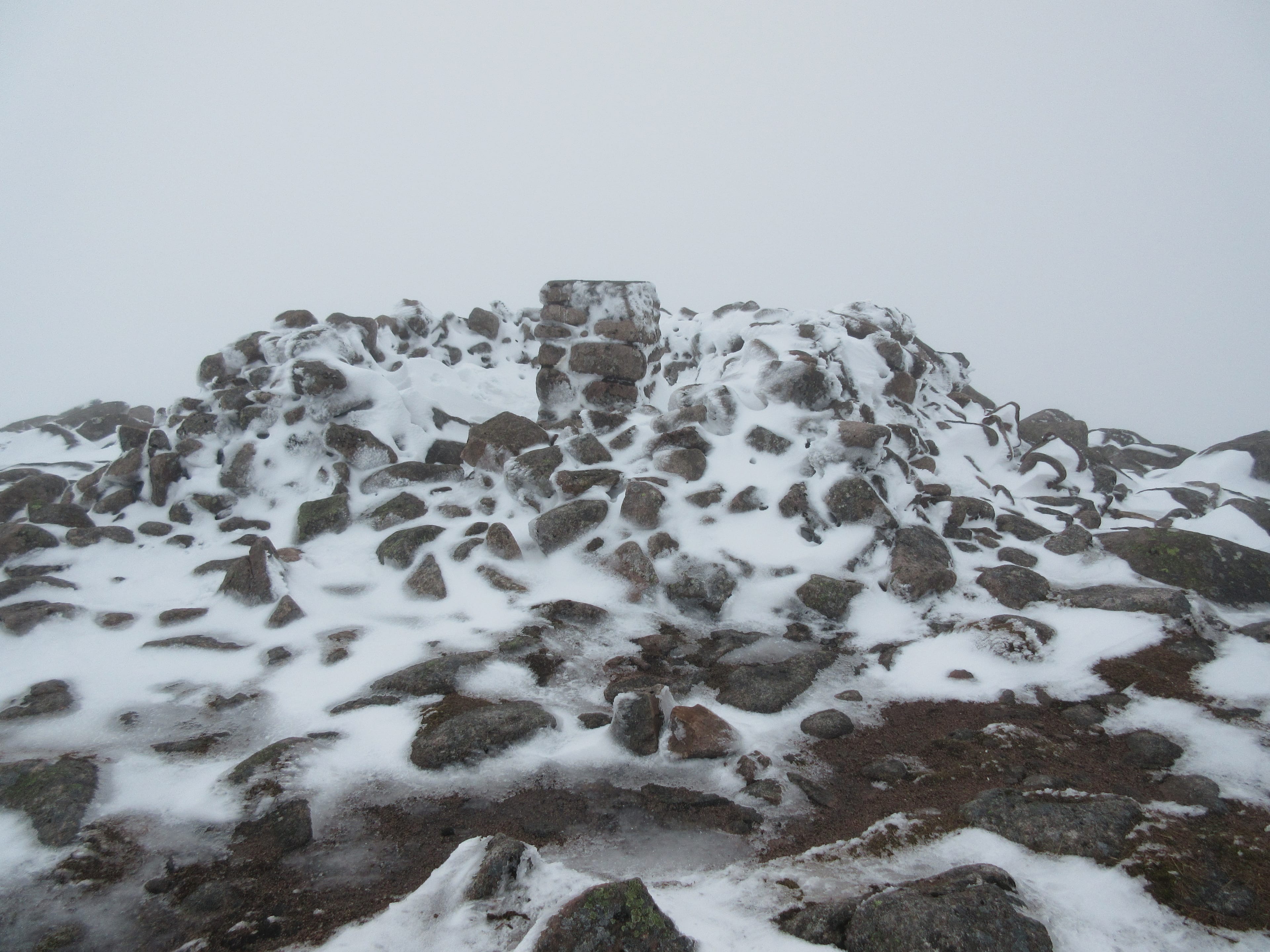 FROZEN SOLID: Dearg cairn